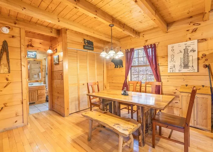 Moonshine Ridge Cabin With Hot Tub And Fire Pit