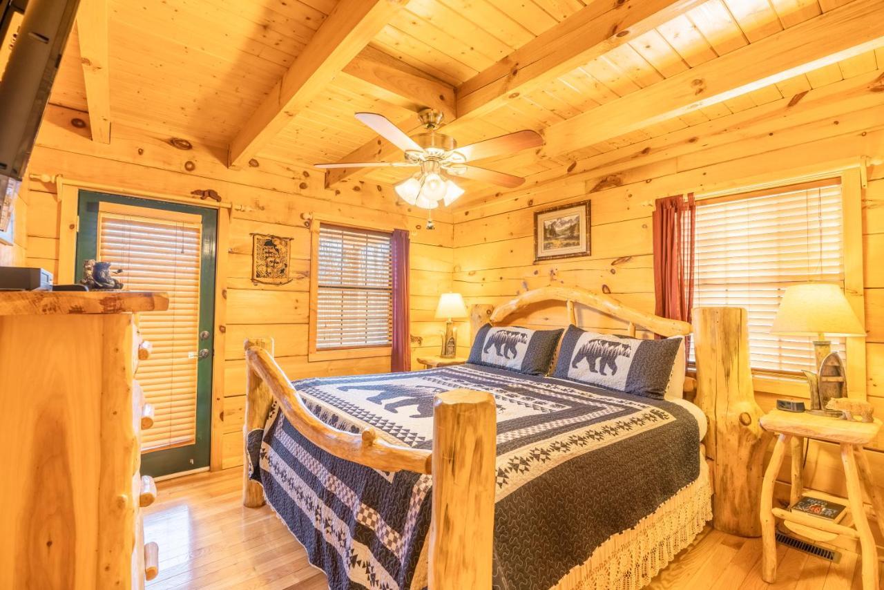 Hébergement de vacances Moonshine Ridge With Hot Tub And Fire Pit