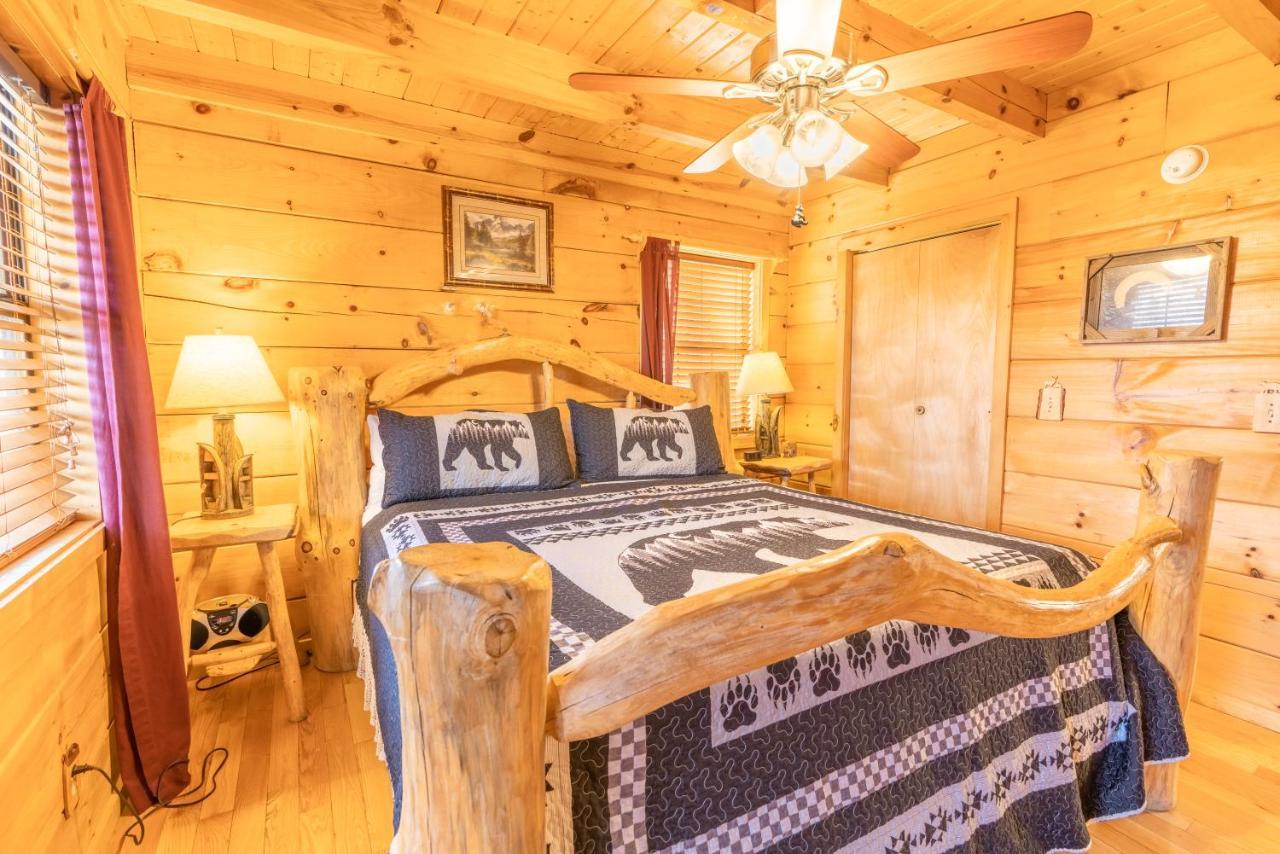 Hébergement de vacances Moonshine Ridge With Hot Tub And Fire Pit *